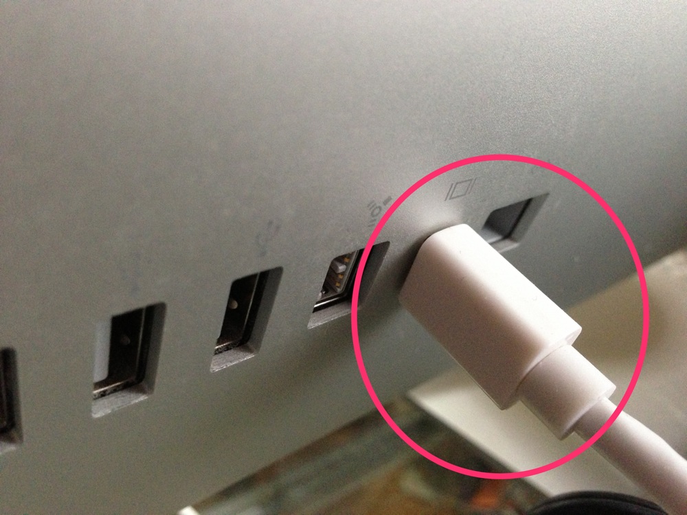 iMac late 2009のMini DisplayPortにMini DisplayPortケーブルを接続