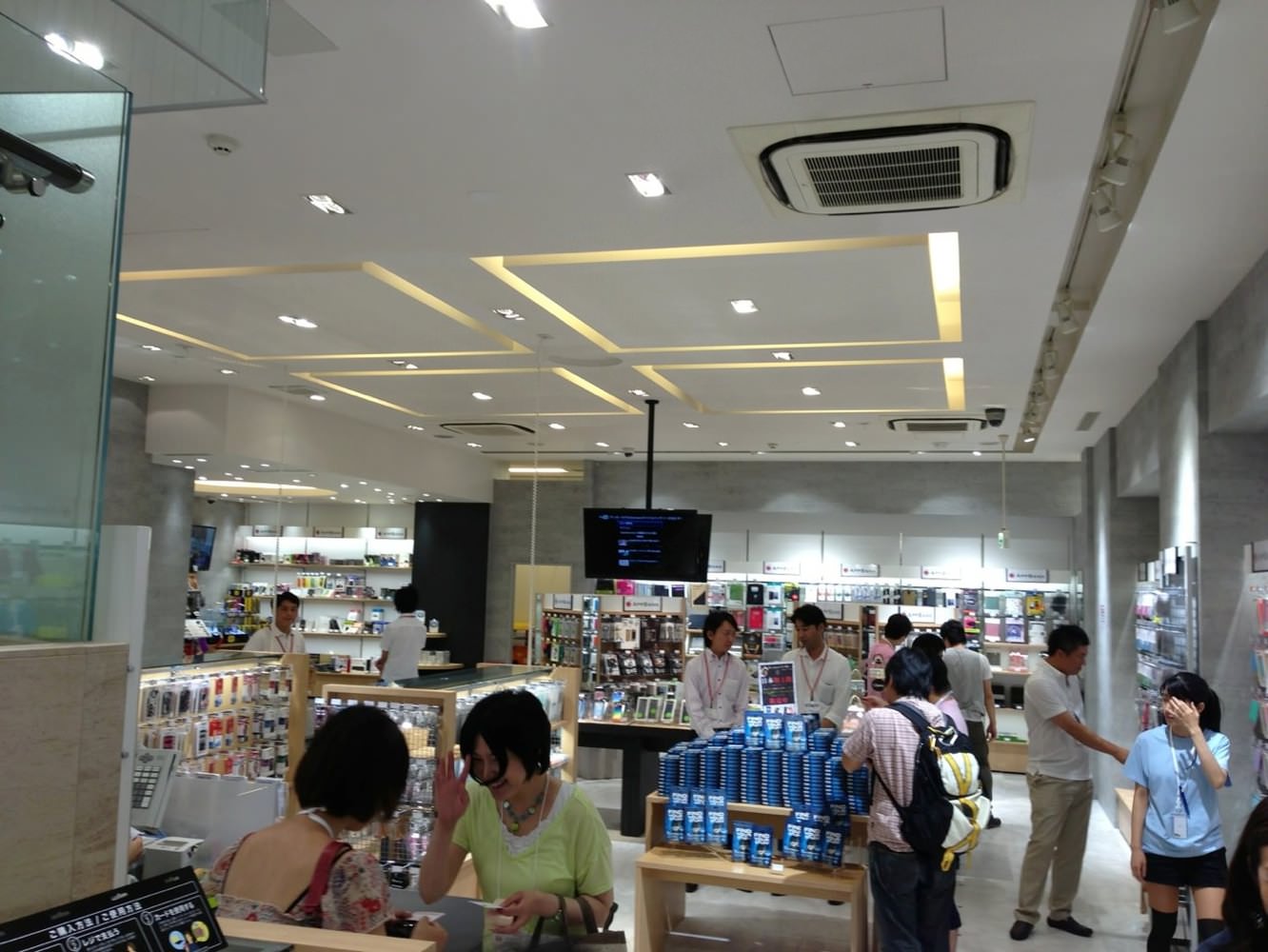 AppBank Store 新宿の1F