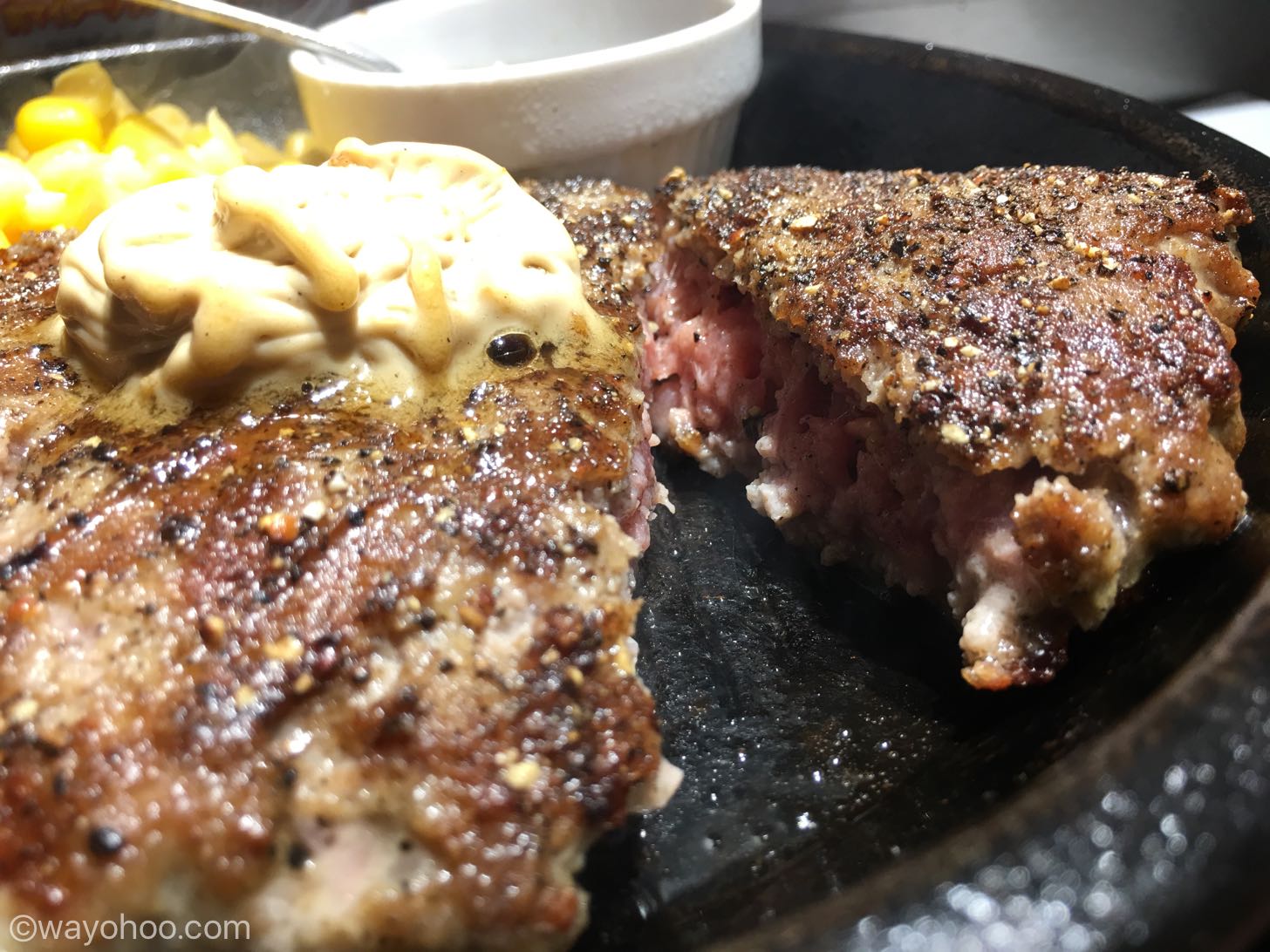 いきなりステーキの「ワイルドハンバーグ」の断面