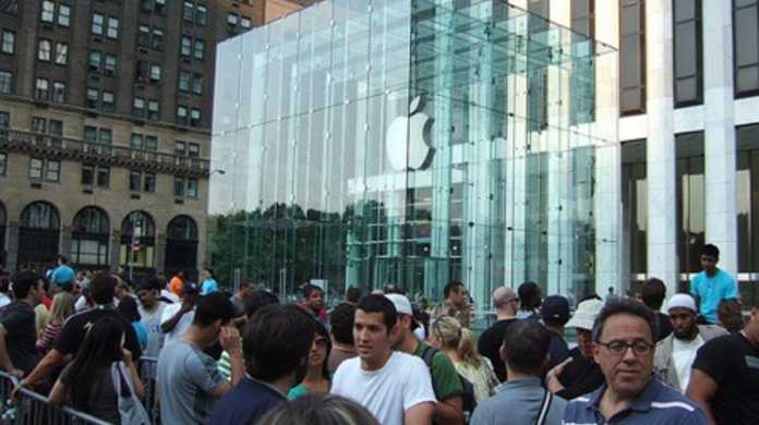 iPhone 4、予約開始一日目の米Apple Retail Store予約台数内訳。
