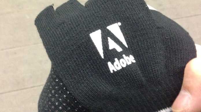 Adobeさんからスマホを操作できる手袋というクリスマスプレゼントもらったー！