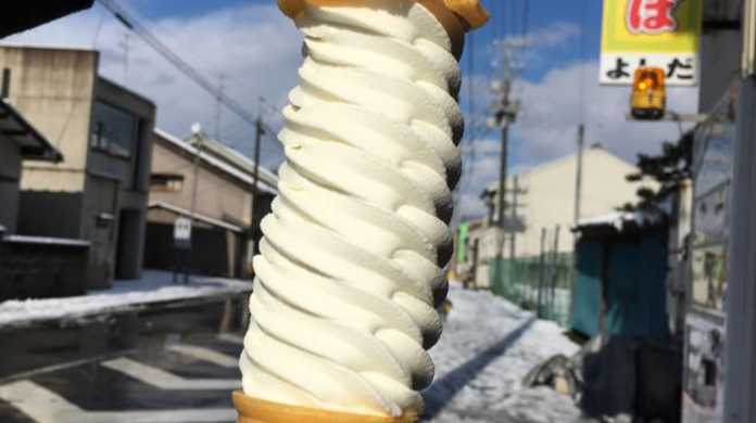 天を突くソフトクリームソード！吉田食堂の超ロングソフトクリームを久しぶりに頬張ってきた（福井・越前市）